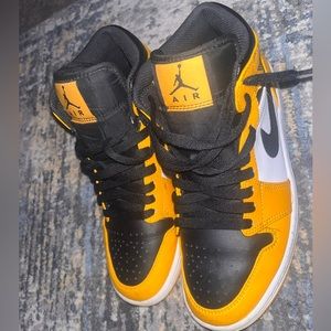 Jordan 1 Mid Taxi 2022 Black & Yellow Size 7